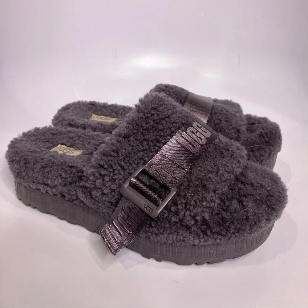 UGG Fluffita platform slip on sandals women’s size 8 purple casual trendy Sherpa